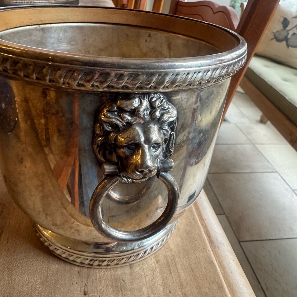 Silver plated Lion Head Ice Bucket planter vase - Picture 2 of 9